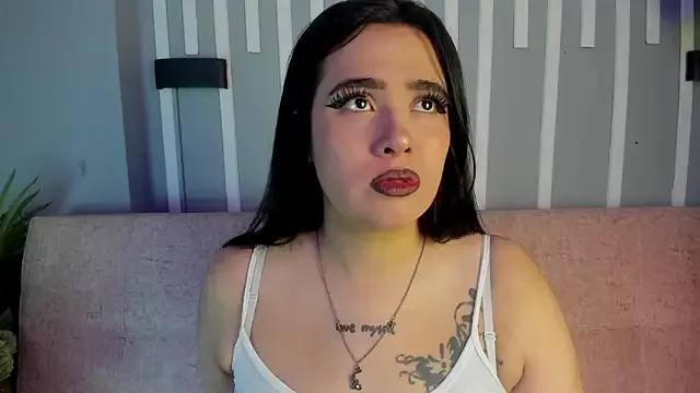 Discover our girls online shows and discover the company of countless livestreamers, with stunning shapes, sex toys and more.