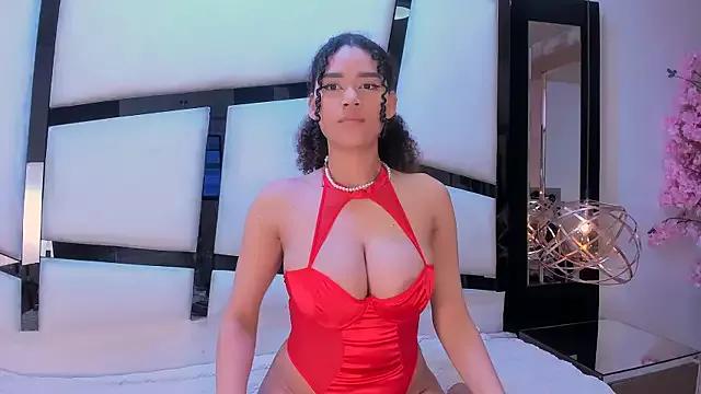 Discover our girls online shows and discover the company of countless livestreamers, with stunning shapes, sex toys and more.
