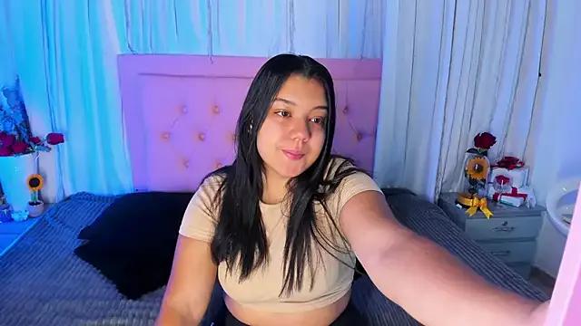 Discover our girls online shows and discover the company of countless livestreamers, with stunning shapes, sex toys and more.