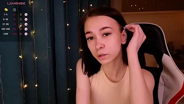 Discover our girls online shows and discover the company of countless livestreamers, with stunning shapes, sex toys and more.