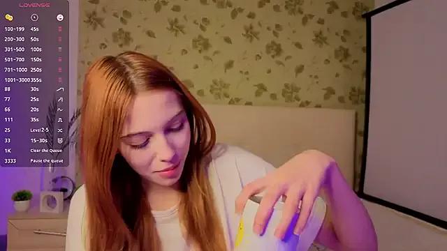 lilliaqueen from StripChat is Freechat