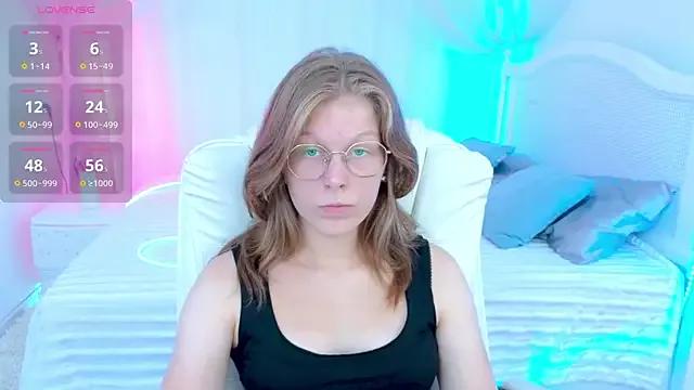 Discover our girls online shows and discover the company of countless livestreamers, with stunning shapes, sex toys and more.