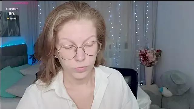 Lilly_Belly from StripChat