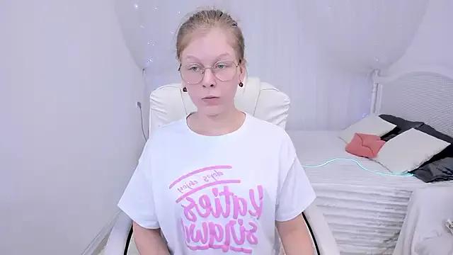Lilly_Belly from StripChat is Freechat