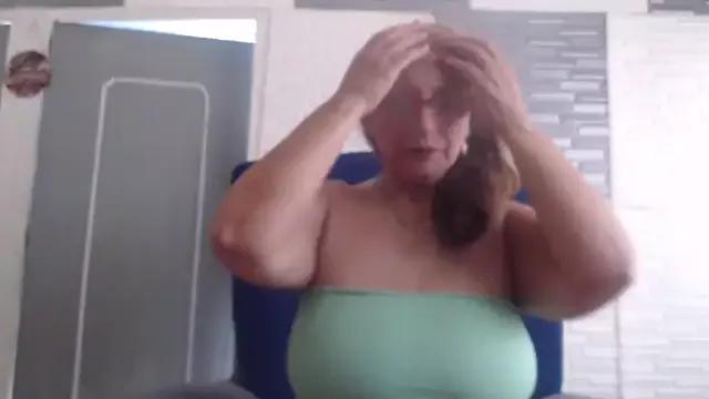 Lilly_macflyy from StripChat