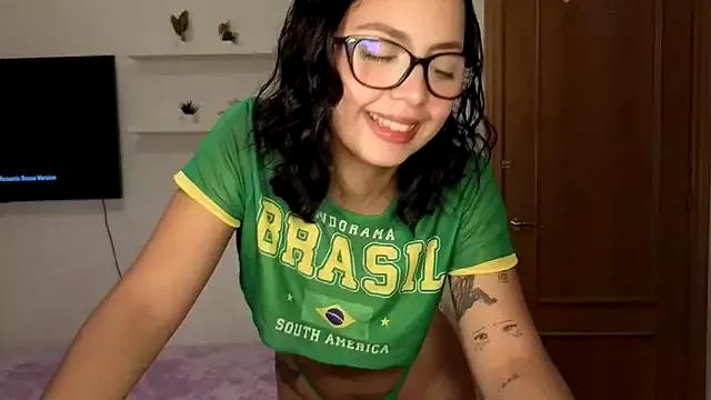Discover our girls online shows and discover the company of countless livestreamers, with stunning shapes, sex toys and more.