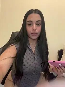LilMisIndianx from StripChat