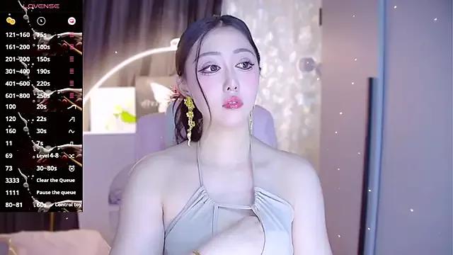 Discover our girls online shows and discover the company of countless livestreamers, with stunning shapes, sex toys and more.