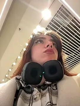 Discover our girls online shows and discover the company of countless livestreamers, with stunning shapes, sex toys and more.
