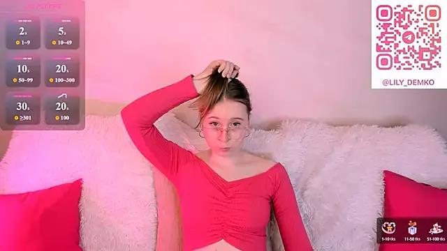 Discover our girls online shows and discover the company of countless livestreamers, with stunning shapes, sex toys and more.