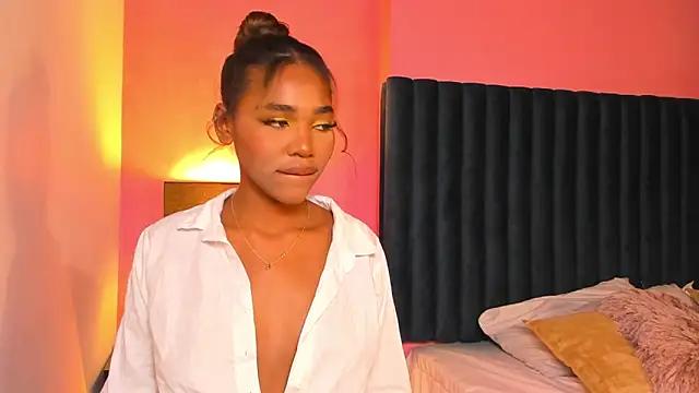 Discover our girls online shows and discover the company of countless livestreamers, with stunning shapes, sex toys and more.