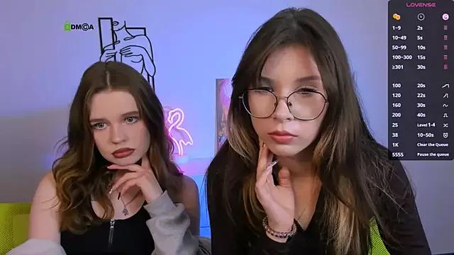 Discover our girls online shows and discover the company of countless livestreamers, with stunning shapes, sex toys and more.