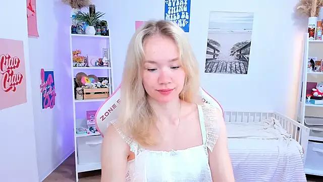 Discover our girls online shows and discover the company of countless livestreamers, with stunning shapes, sex toys and more.