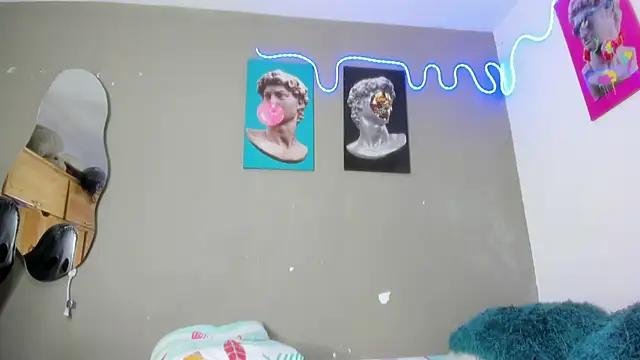 Lilybaudinx96 from StripChat