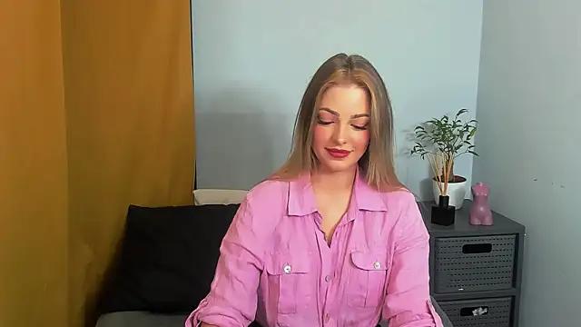 LilyBlondee from StripChat