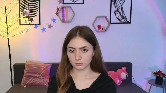 Discover our girls online shows and discover the company of countless livestreamers, with stunning shapes, sex toys and more.