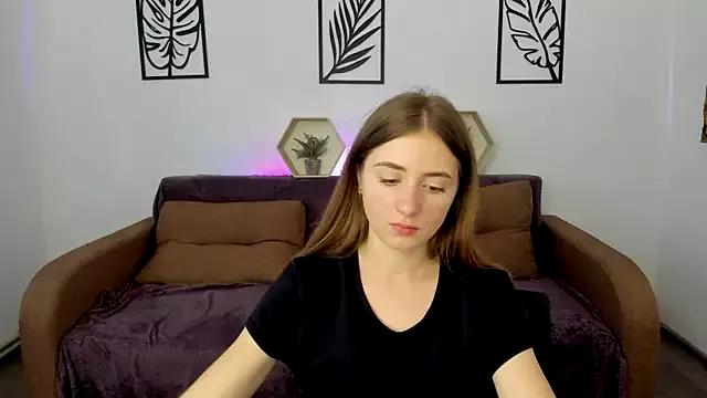 Discover our girls online shows and discover the company of countless livestreamers, with stunning shapes, sex toys and more.