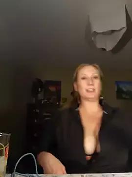 lilyhornyhousewife from StripChat