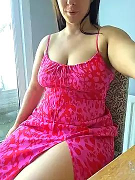 Discover our girls online shows and discover the company of countless livestreamers, with stunning shapes, sex toys and more.