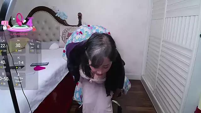 Discover our girls online shows and discover the company of countless livestreamers, with stunning shapes, sex toys and more.