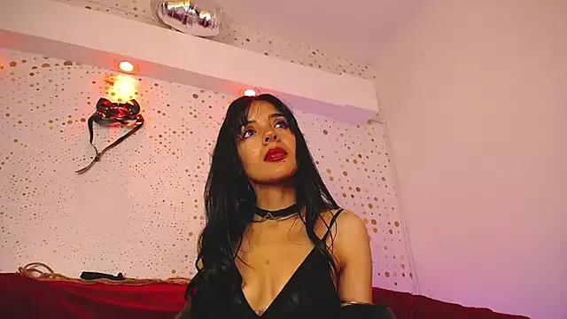 Discover our girls online shows and discover the company of countless livestreamers, with stunning shapes, sex toys and more.