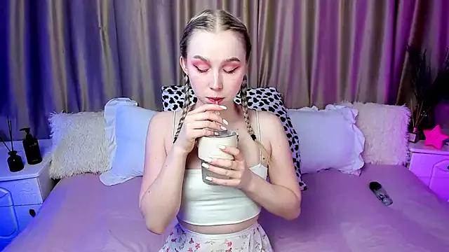 LilyStarlight from StripChat