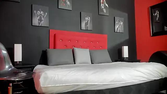 Discover our girls online shows and discover the company of countless livestreamers, with stunning shapes, sex toys and more.