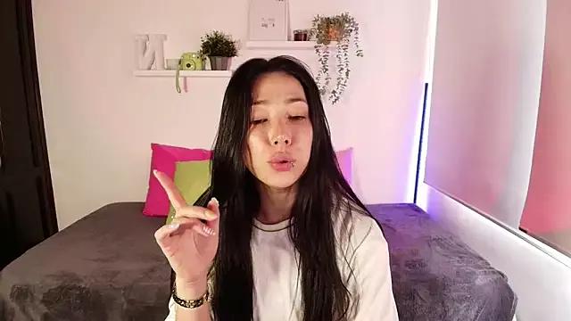 lilyy_evanss from StripChat
