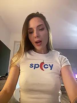 Discover our girls online shows and discover the company of countless livestreamers, with stunning shapes, sex toys and more.