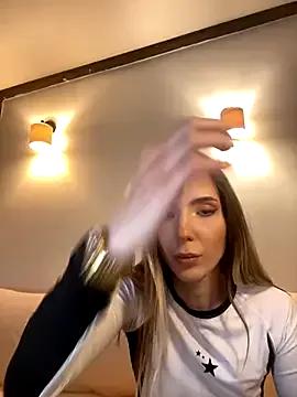 Discover our girls online shows and discover the company of countless livestreamers, with stunning shapes, sex toys and more.