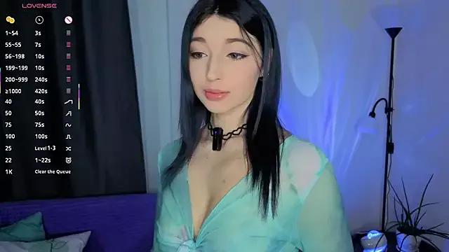 Discover our girls online shows and discover the company of countless livestreamers, with stunning shapes, sex toys and more.