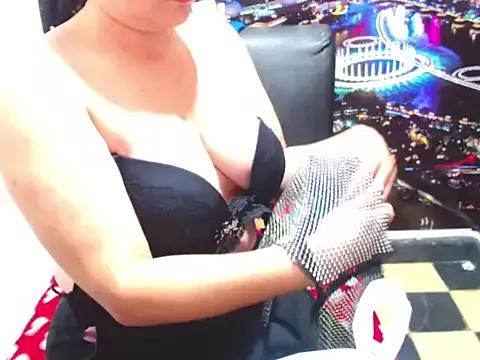 Discover our girls online shows and discover the company of countless livestreamers, with stunning shapes, sex toys and more.