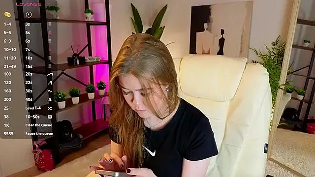 Discover our girls online shows and discover the company of countless livestreamers, with stunning shapes, sex toys and more.