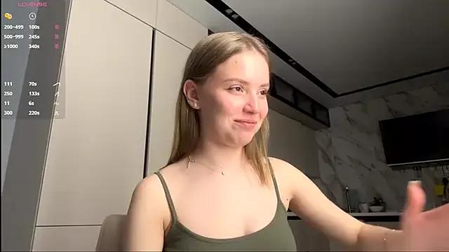 Discover our girls online shows and discover the company of countless livestreamers, with stunning shapes, sex toys and more.