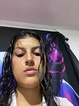 Discover our girls online shows and discover the company of countless livestreamers, with stunning shapes, sex toys and more.
