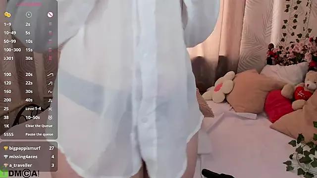 Discover our girls online shows and discover the company of countless livestreamers, with stunning shapes, sex toys and more.