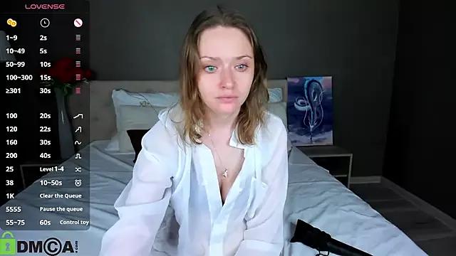 Discover our girls online shows and discover the company of countless livestreamers, with stunning shapes, sex toys and more.