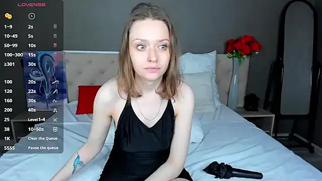 Discover our girls online shows and discover the company of countless livestreamers, with stunning shapes, sex toys and more.