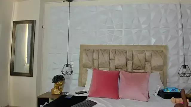 linda_cabal from StripChat is Freechat