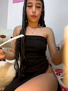Discover our girls online shows and discover the company of countless livestreamers, with stunning shapes, sex toys and more.