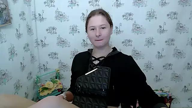 Discover our girls online shows and discover the company of countless livestreamers, with stunning shapes, sex toys and more.