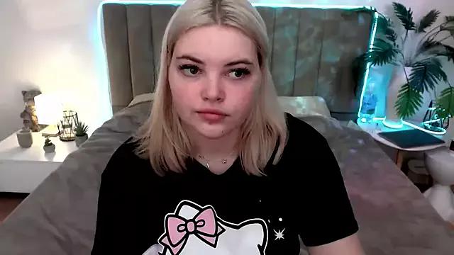 Discover our girls online shows and discover the company of countless livestreamers, with stunning shapes, sex toys and more.