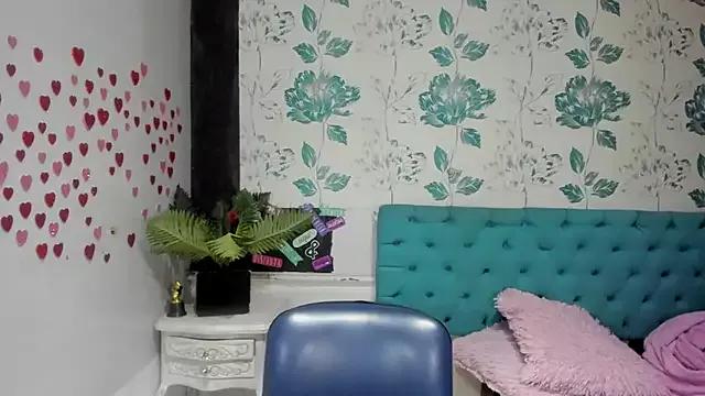 Discover our girls online shows and discover the company of countless livestreamers, with stunning shapes, sex toys and more.