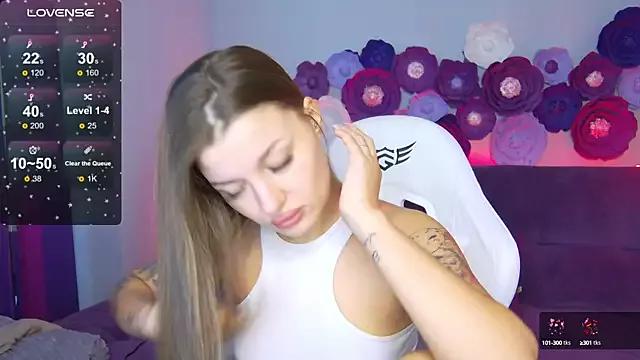 LindaBrilliant from StripChat is Freechat