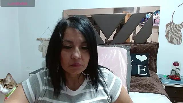 Discover our girls online shows and discover the company of countless livestreamers, with stunning shapes, sex toys and more.