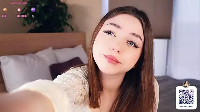 Discover our girls online shows and discover the company of countless livestreamers, with stunning shapes, sex toys and more.