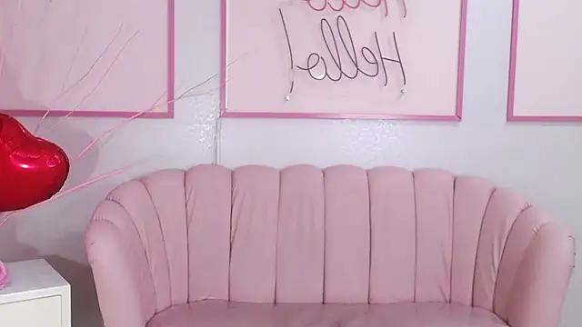 Discover our girls online shows and discover the company of countless livestreamers, with stunning shapes, sex toys and more.