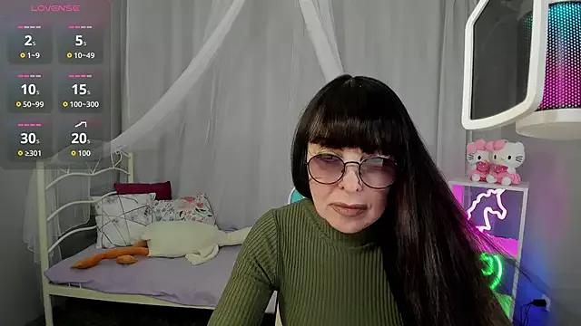 Discover our girls online shows and discover the company of countless livestreamers, with stunning shapes, sex toys and more.