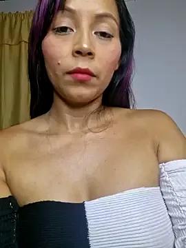 Discover our girls online shows and discover the company of countless livestreamers, with stunning shapes, sex toys and more.