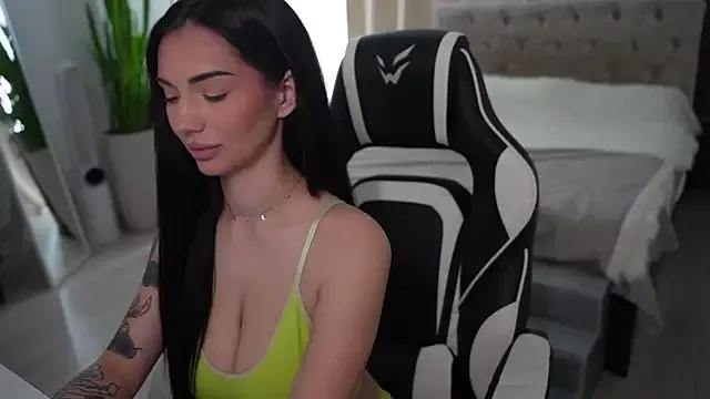 LindaWarners from StripChat is Freechat